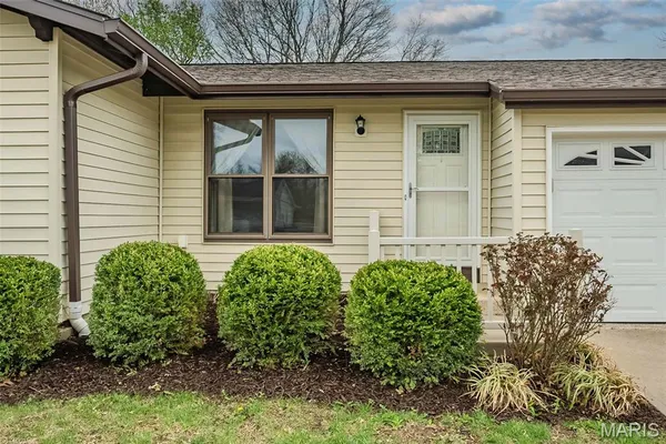 $309,900 | 1226 Kings Trail Lane, Fenton, MO 63026