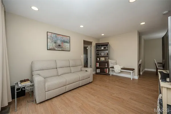 $309,900 | 1226 Kings Trail Lane, Fenton, MO 63026