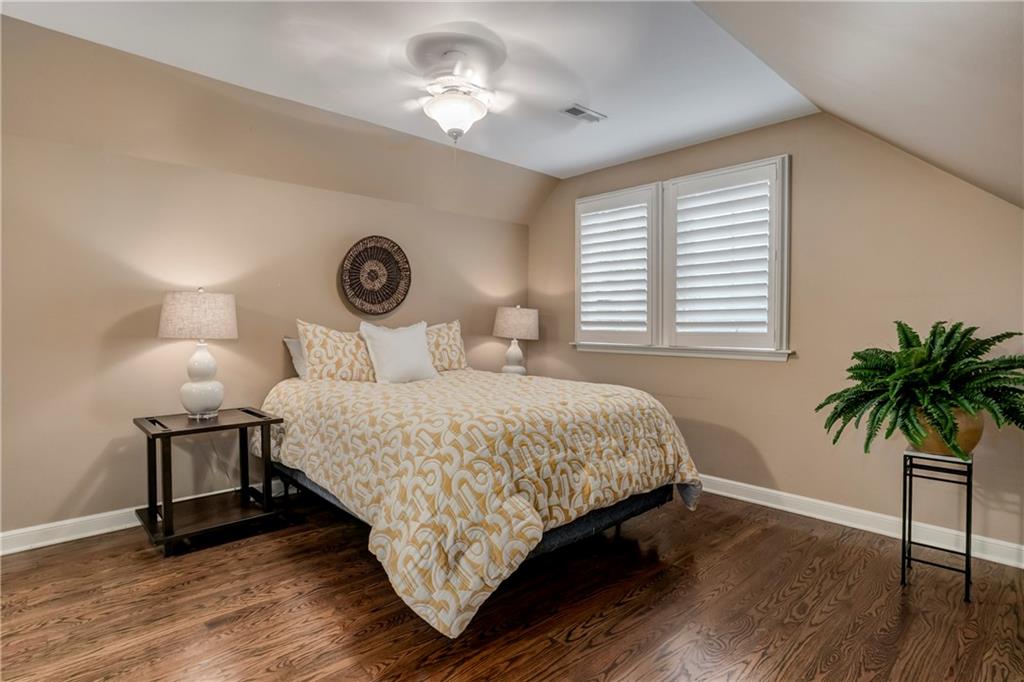5435 Aberdeen Road Fairway, KS 66205 - Photo 21 of 36