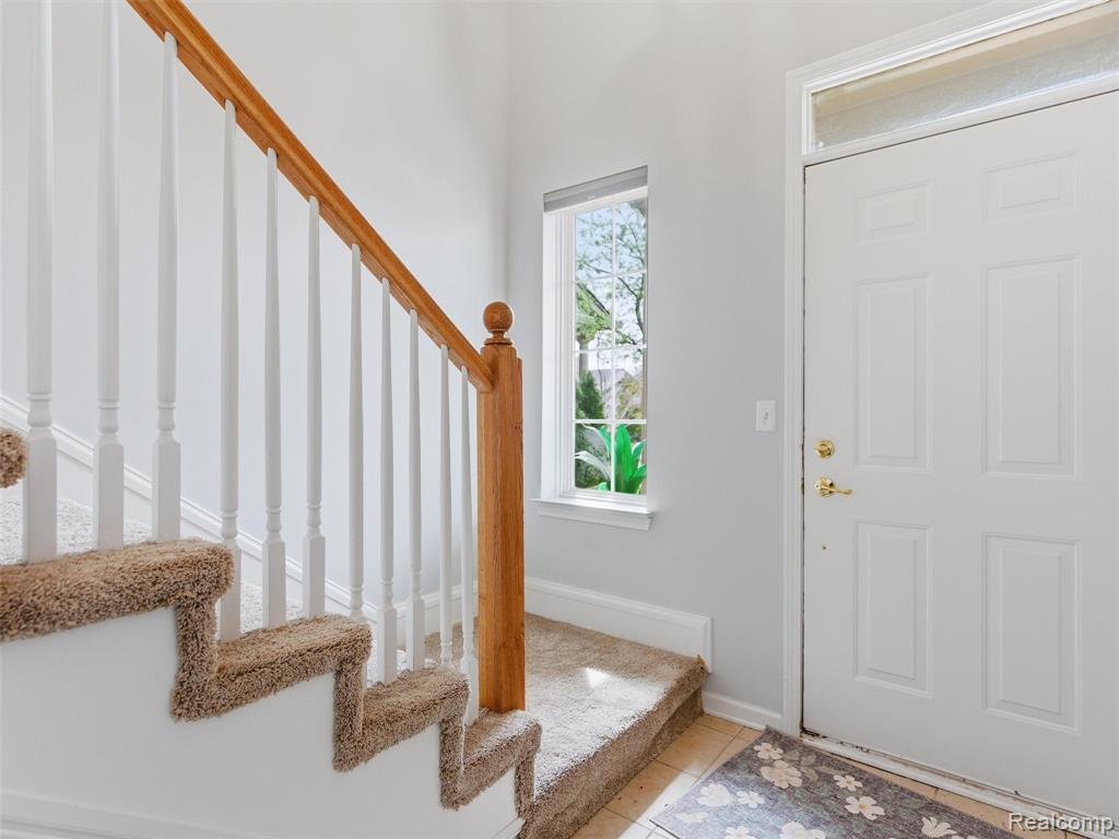 3570 Oakmonte Boulevard Rochester, MI 48306 - Photo 2 of 25