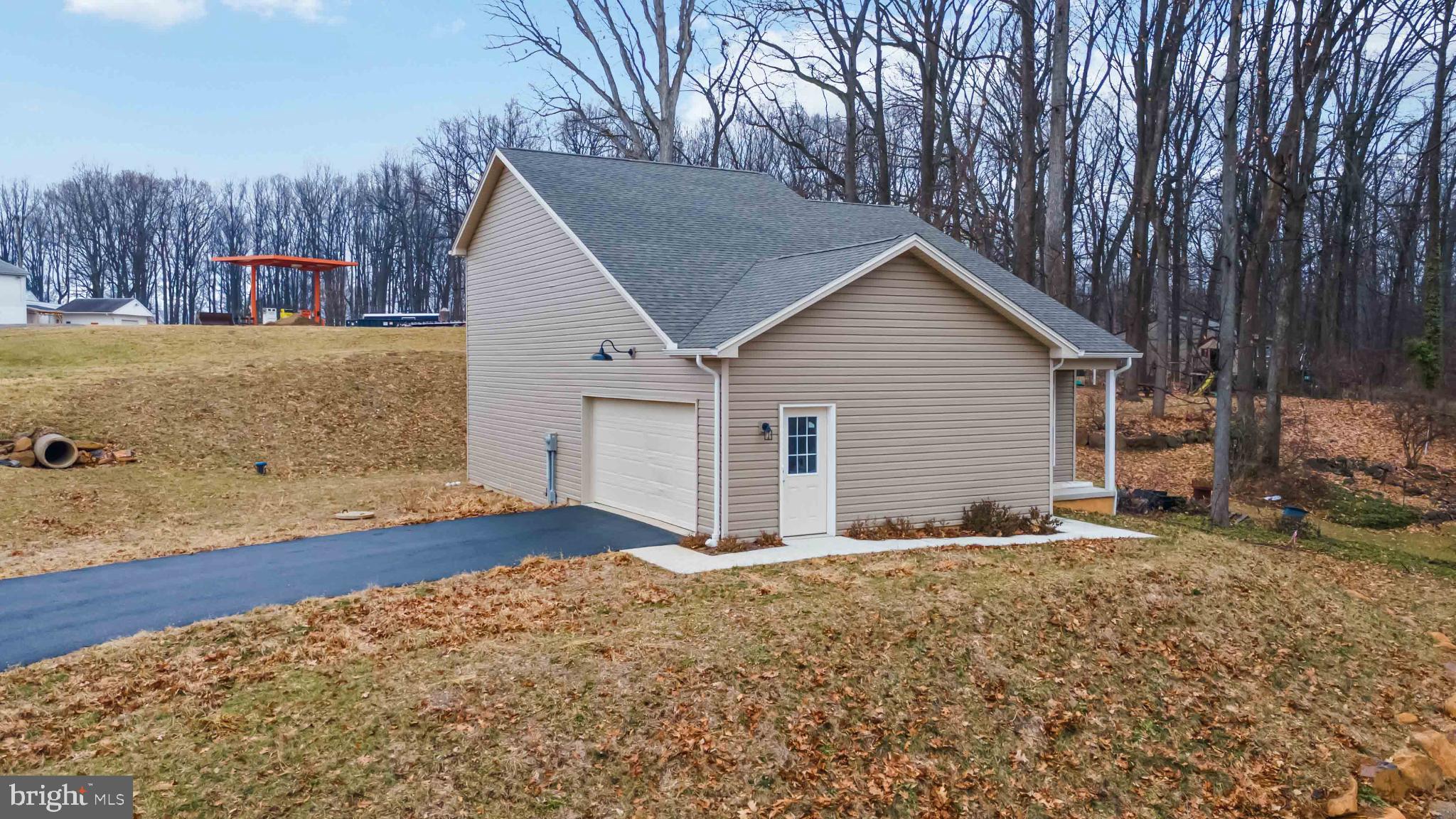 1735 Quarry Road Lebanon, PA 17046 - Photo 4 of 35 Charming home nestled in serene surroundings.