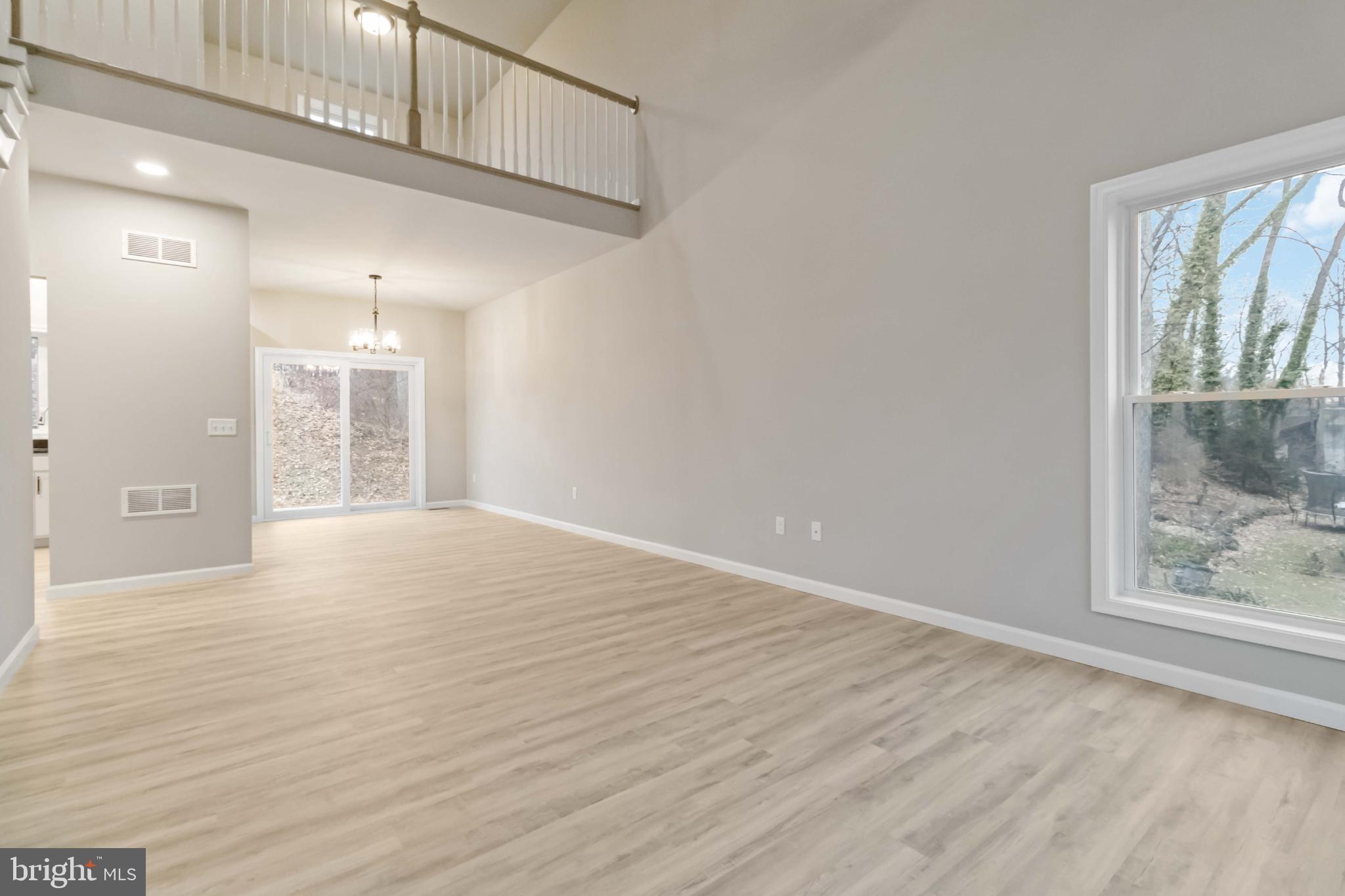 1735 Quarry Road Lebanon, PA 17046 - Photo 9 of 35 Spacious, light-filled living area awaits you.