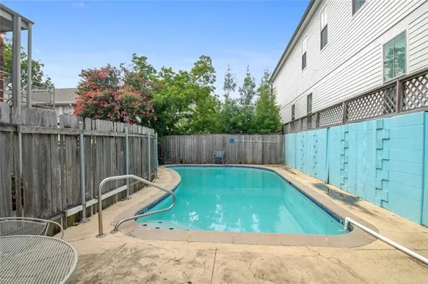 $179,000 | 801 Henry Clay Avenue, Unit 203, New Orleans, LA 70118