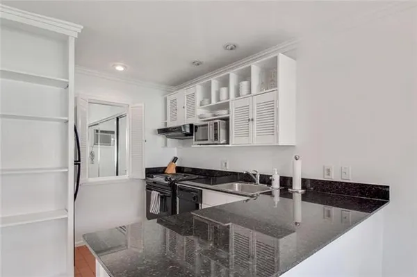 $179,000 | 801 Henry Clay Avenue, Unit 203, New Orleans, LA 70118