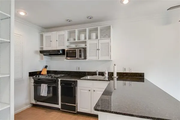 $179,000 | 801 Henry Clay Avenue, Unit 203, New Orleans, LA 70118