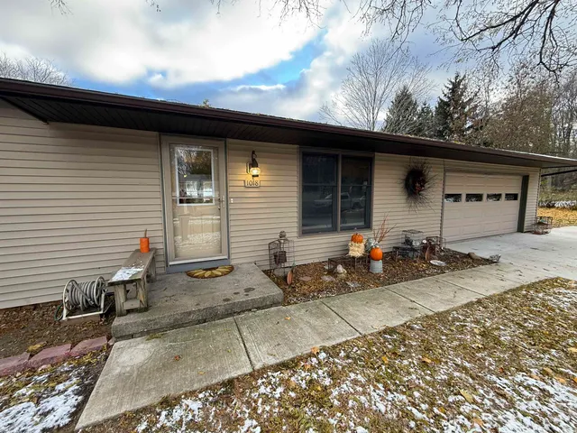 $329,900 | 1018 10th Court, Reedsburg, WI 53959