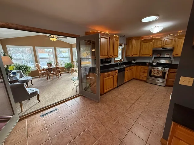 $329,900 | 1018 10th Court, Reedsburg, WI 53959