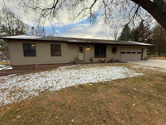 $329,900 | 1018 10th Court, Reedsburg, WI 53959