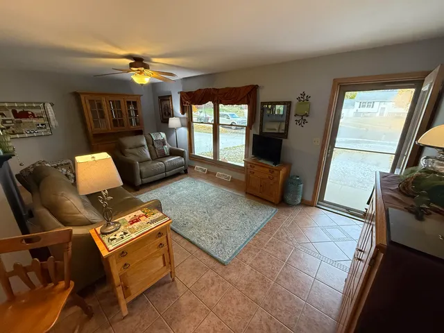 $329,900 | 1018 10th Court, Reedsburg, WI 53959