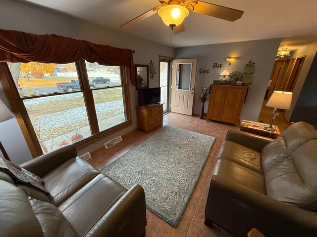 $329,900 | 1018 10th Court, Reedsburg, WI 53959