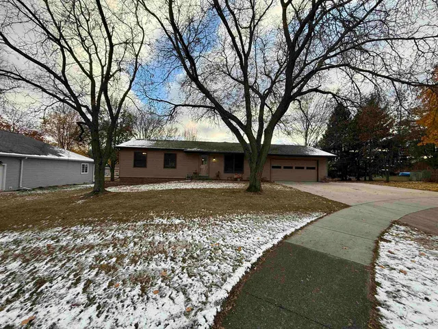 $329,900 | 1018 10th Court, Reedsburg, WI 53959