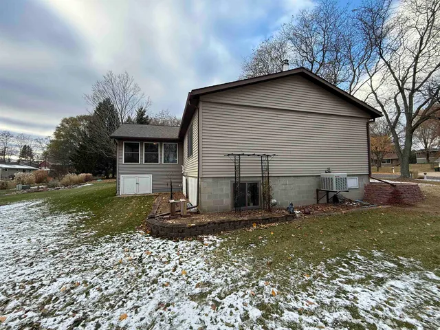 $329,900 | 1018 10th Court, Reedsburg, WI 53959