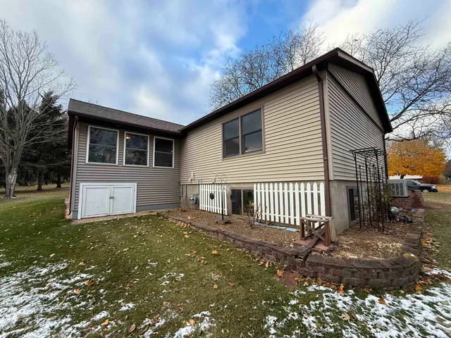 $329,900 | 1018 10th Court, Reedsburg, WI 53959