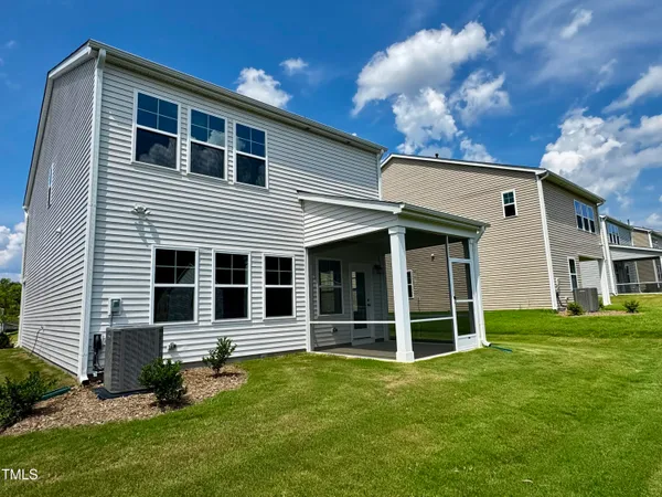 a view of a house with backyard and garden