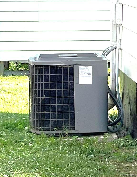 16830 Stephens Road Eastpointe, MI 48021 - Photo 8 of 30