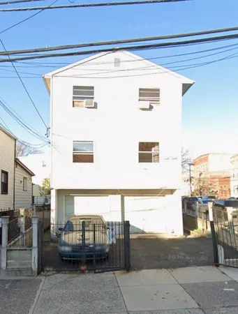 $2,900 | 74 Logan Avenue, Unit 1, Jersey City, NJ 07306