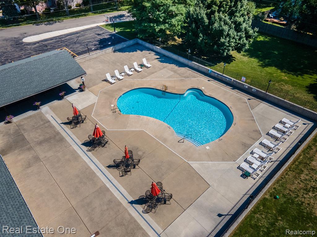 63 Stratford Lane Rochester Hills, MI 48309 - Photo 3 of 30