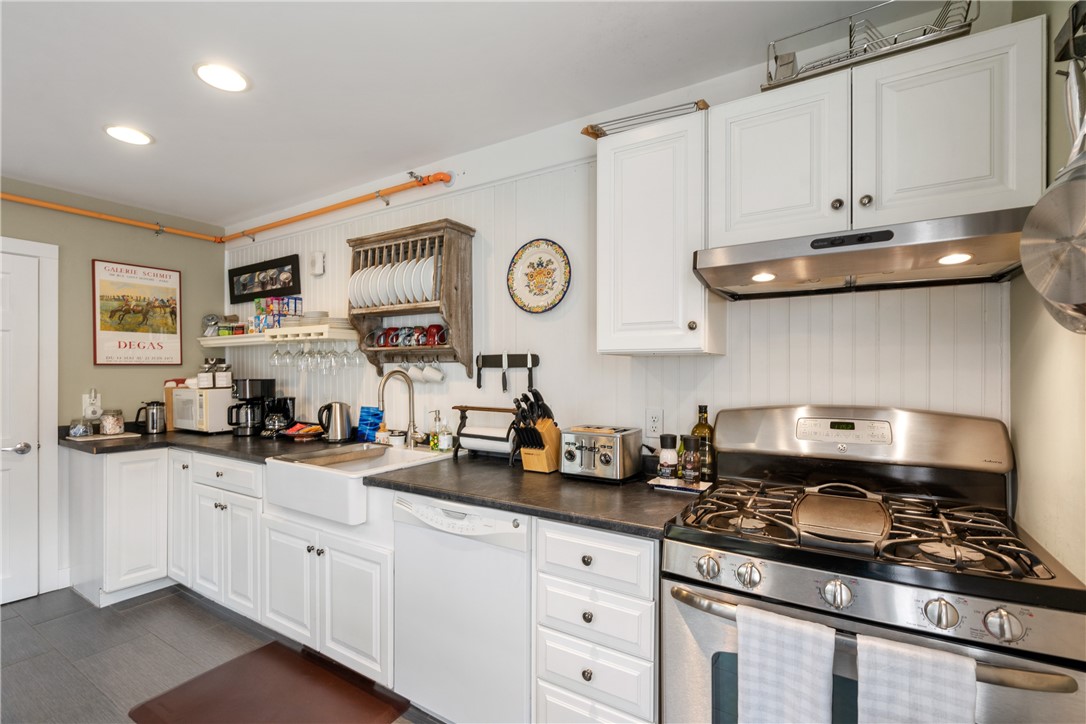 205 Spring Street Newport, RI 02840 - Photo 15 of 49