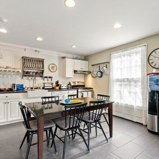 205 Spring Street Newport, RI 02840 - Photo 17 of 49