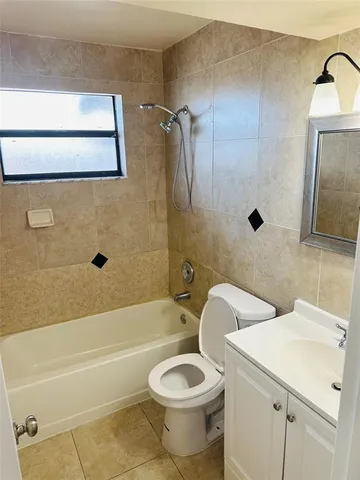 $1,950 | 10046 Winding Lake Road, Unit 203, Sunrise, FL 33351