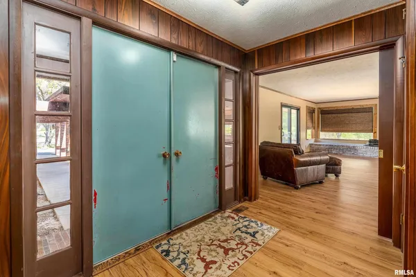 $375,000 | 2611 West Striegel Road, Carbondale, IL 62901