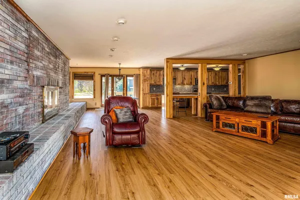 $375,000 | 2611 West Striegel Road, Carbondale, IL 62901