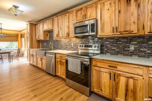 $375,000 | 2611 West Striegel Road, Carbondale, IL 62901