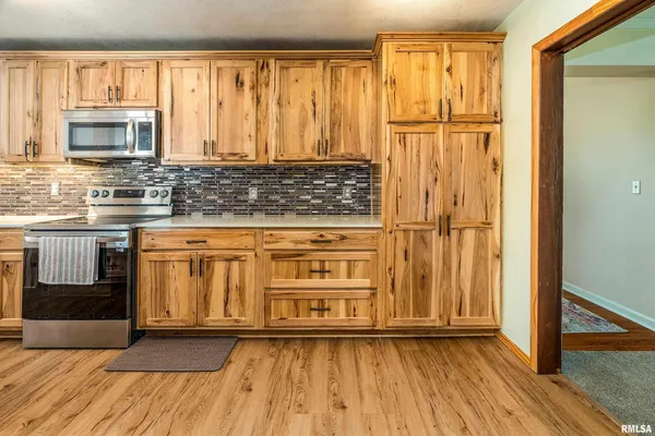 $375,000 | 2611 West Striegel Road, Carbondale, IL 62901
