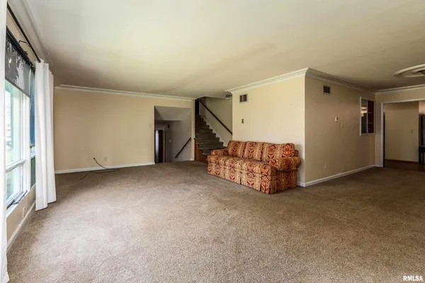 $375,000 | 2611 West Striegel Road, Carbondale, IL 62901