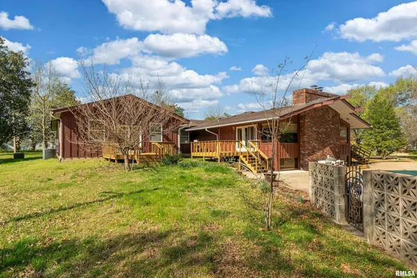 $375,000 | 2611 West Striegel Road, Carbondale, IL 62901