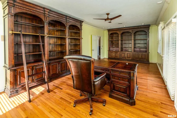 $375,000 | 2611 West Striegel Road, Carbondale, IL 62901