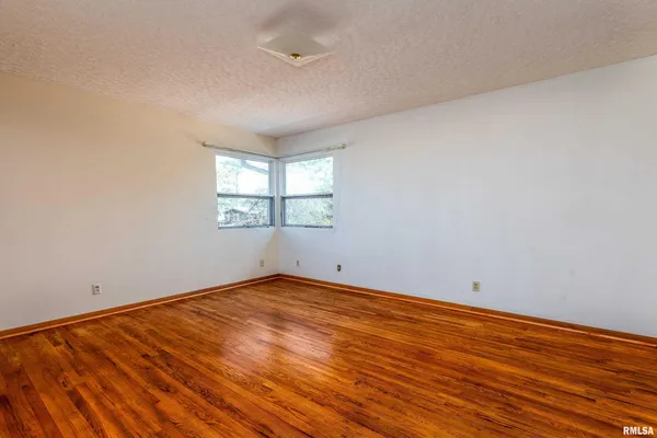 $375,000 | 2611 West Striegel Road, Carbondale, IL 62901