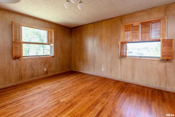 $375,000 | 2611 West Striegel Road, Carbondale, IL 62901