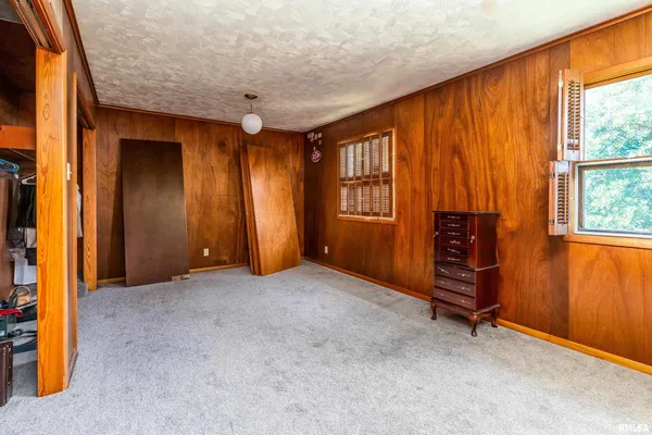 $375,000 | 2611 West Striegel Road, Carbondale, IL 62901