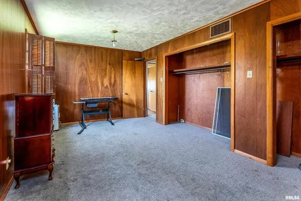 $375,000 | 2611 West Striegel Road, Carbondale, IL 62901