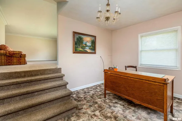 $375,000 | 2611 West Striegel Road, Carbondale, IL 62901