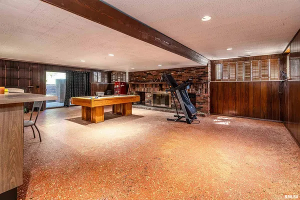 $375,000 | 2611 West Striegel Road, Carbondale, IL 62901