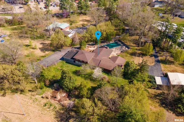 $375,000 | 2611 West Striegel Road, Carbondale, IL 62901