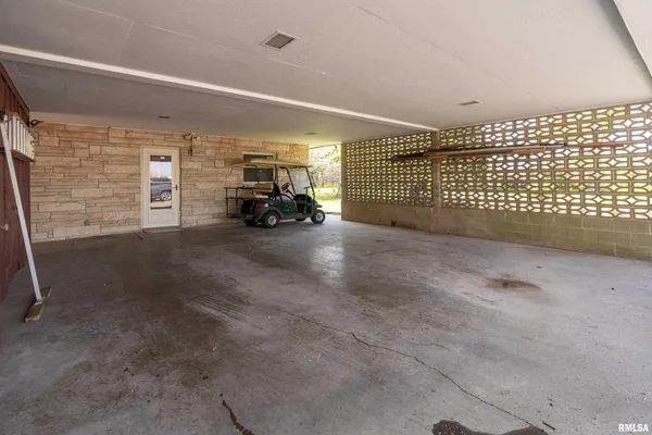 $375,000 | 2611 West Striegel Road, Carbondale, IL 62901