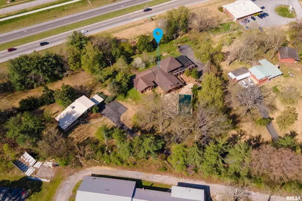 $375,000 | 2611 West Striegel Road, Carbondale, IL 62901