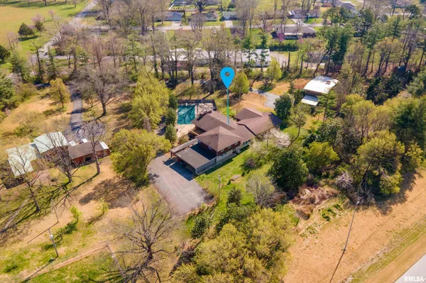 $375,000 | 2611 West Striegel Road, Carbondale, IL 62901