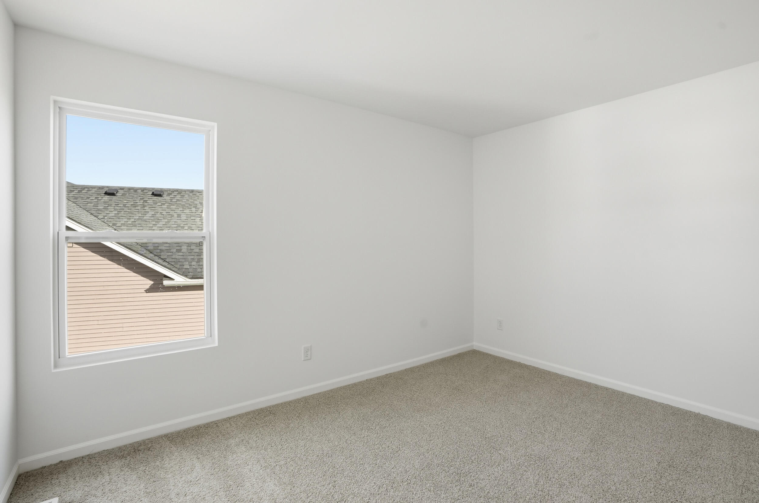 10392 Knox Street Crown Point, IN 46307 - Photo 21 of 31 an empty room with a window