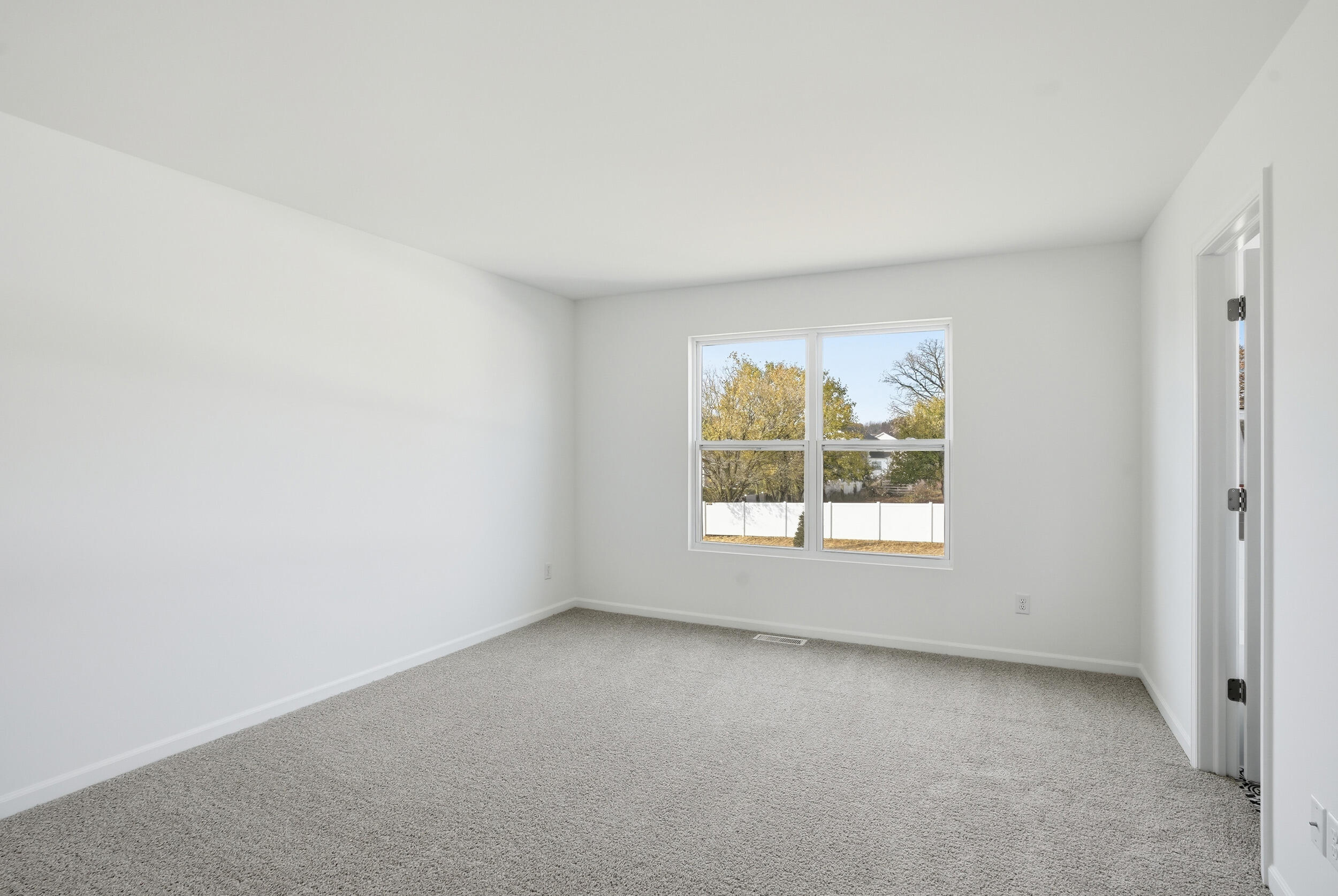 10392 Knox Street Crown Point, IN 46307 - Photo 25 of 31 an empty room with a window
