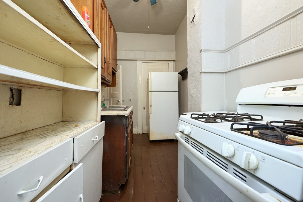 1641 16th Avenue Columbus, GA 31901 - Photo 38 of 76 a kitchen with a stove and a refrigerator
