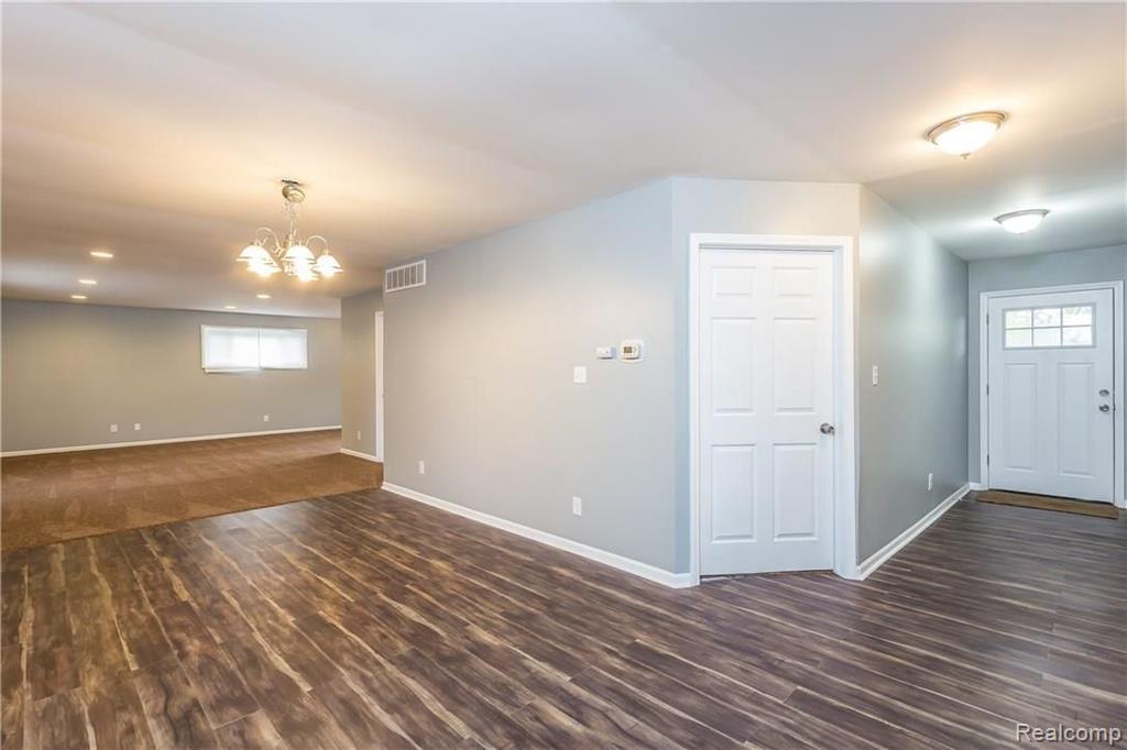 21844 Rausch Avenue Eastpointe, MI 48021 - Photo 9 of 29