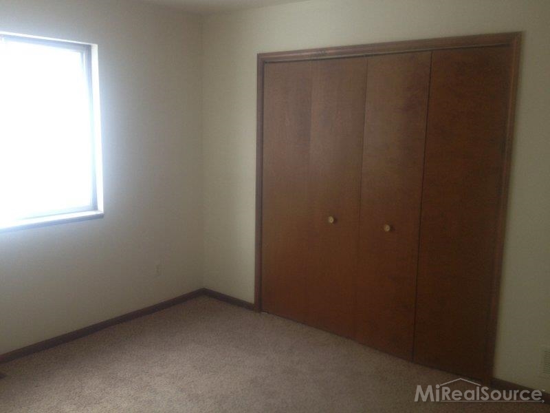 914 Neff Road, Unit 916 Grosse Pointe, MI 48230 - Photo 19 of 21 Gallery Image 19