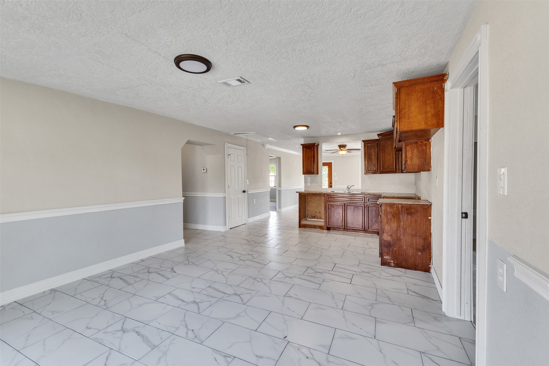 9707 Nedwald Street Houston, TX 77029 - Photo 7 of 16