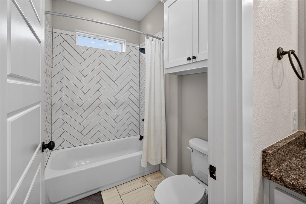 221 Proctor Lane Decatur, TX 76234 - Photo 14 of 30 a bathroom with a granite countertop bathtub and toilet