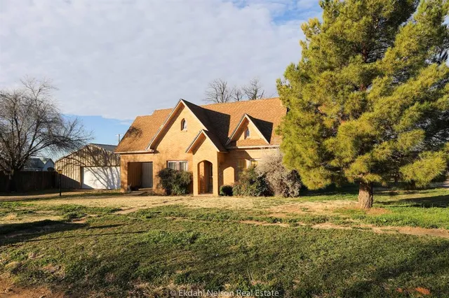 a front view of house with yard