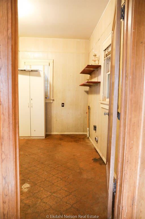 411 North McKinley Avenue Rotan, TX 79546 - Photo 19 of 25 a view of a bathroom with a shower
